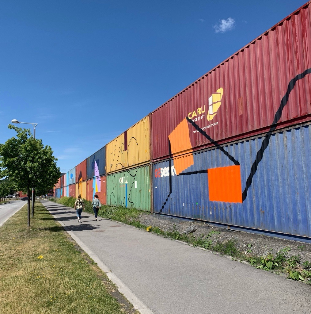 Midlertidig kunst på Fornebu, av Kjell Varvin og Espen Henningsen