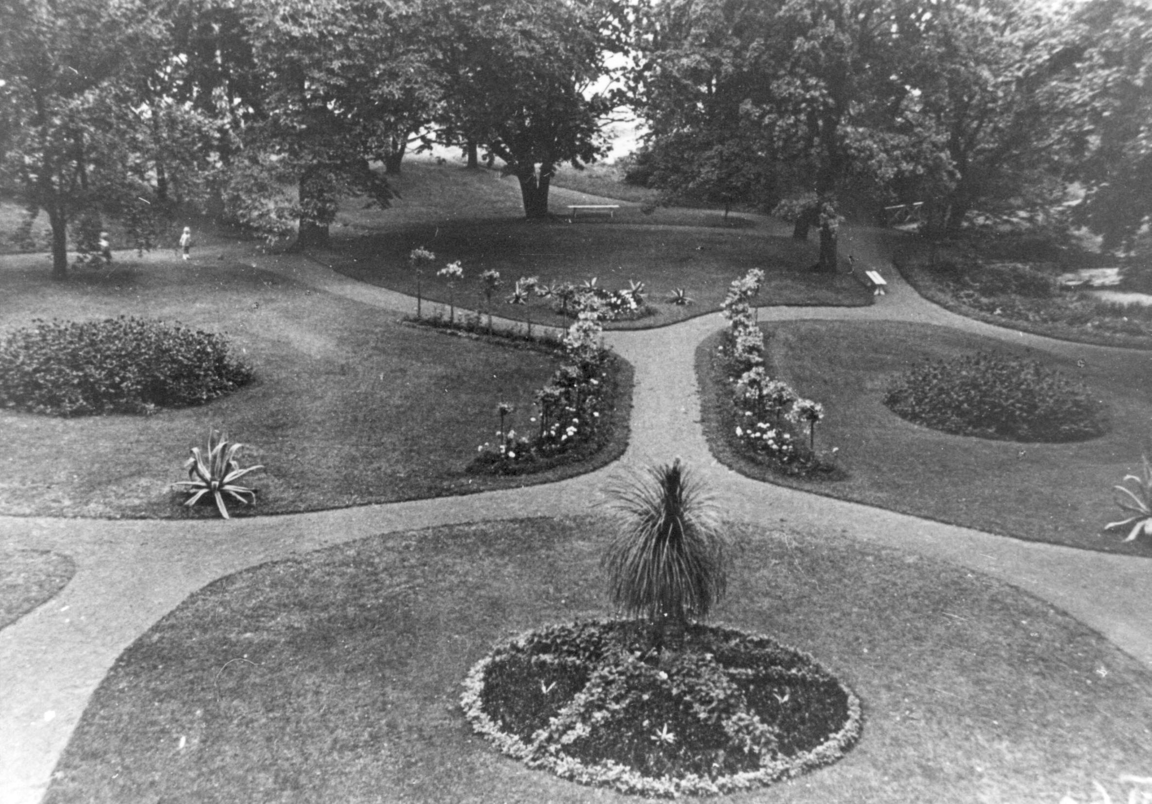Den gamle hagen på Holtet gård.