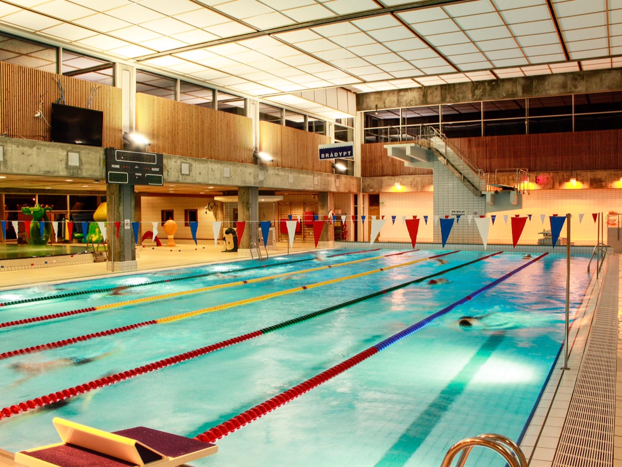 Nadderudhallen Bærum kommune svømmehallen - svømmebassenget