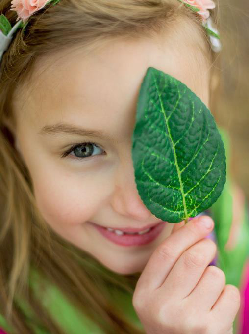 Jente med blad